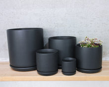 Load image into Gallery viewer, Cylinder Pot w/s - Matt Black
